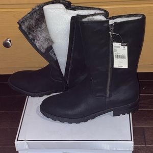 Faux fur lined boots